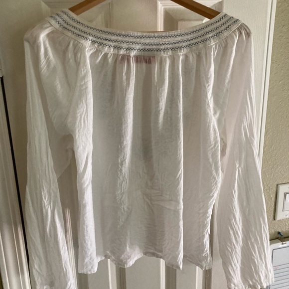 White Gloria Vanderbilt blouse with blue embroidery - Picture 2 of 3